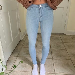 SOLD + [abercrombie] light wash jeggings